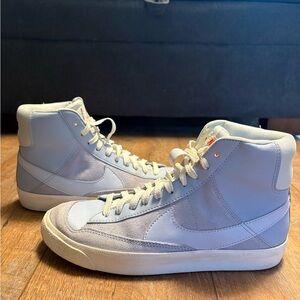 Nike Youth Blazers
Size: 7Y